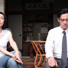 Rokugatsudou no sanshimai: Kazue Fukiishi e Kanji Tsuda in una scena del film