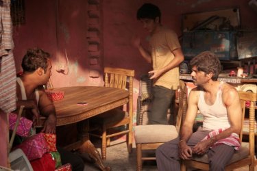 Titli: Shashank Arora in una scena con Ranvir Shorey e Amit Sial