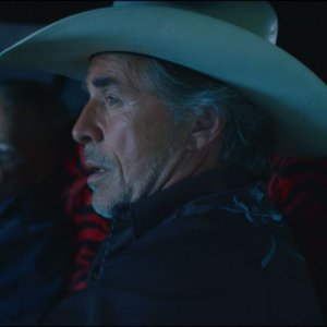 Cold in July: Michael C. Hall con Don Johnson e Sam Shepard in una scena del film