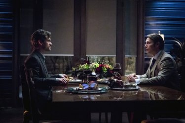 Hannibal: Mads Mikkelsen con Hugh Dancy nell'episodio Ko No Mono