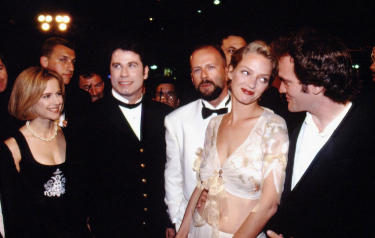 Tarantino con il cast di Pulp Fiction a Cannes nel 1994