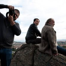 Sogni di gloria: Xiuzhong Zhang, Carlo Monni e Luke Tahiti impegnato a scattare una foto