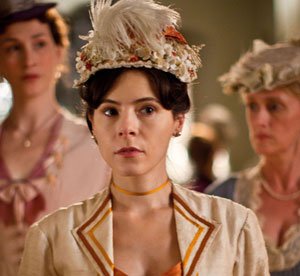 The Paradise: Helen Bradbury in una scena