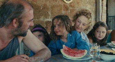 Le meraviglie: Alba Rohrwacher con André Hennicke in un'immagine del film