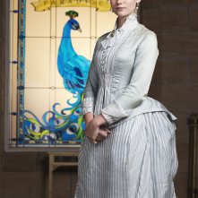 The Paradise: Joanna Vanderham posa per un'immagine promozionale