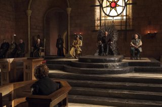 Il trono di spade: Lena Heady, Peter Dinklage, Charles Dance e Rogher Ashton-Griffiths nell'episodio The Laws of Gods and Men