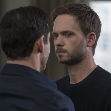 Rosemary's Baby: Patrick J. Adams in una scena