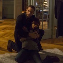 Rosemary's Baby: Patrick J. Adams e Zoe Saldana in un momento della mini serie