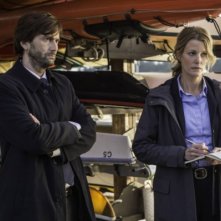 Gracepoint: David Tennant e Anna Gunn in una scena