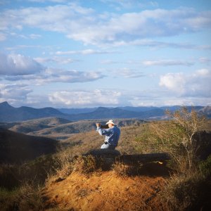 Il Sale della Terra: il fotografo Sebastião Salgado in una scena del film a lui dedicato