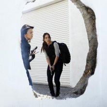 Agents of S.H.I.E.L.D.: Ming-Na Wen e Chloe Bennet nell'episodio The Beginning of the End