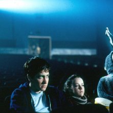 Jake Gyllenhaal, Jena Malone e lo spaventoso coniglio Frank in una scena di Donnie Darko