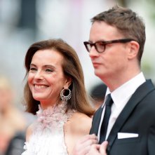 Nicolas Winding Refn e Carole Bouquet sul red carpet della serata inaugurale di Cannes 2014