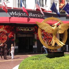 Hunger Games e il canto della rivolta è uno dei film più pubblicizzati di Cannes 2014, qui siamo all'entrata del Majestic