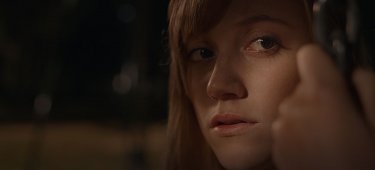 It Follows: Maika Monroe in una scena