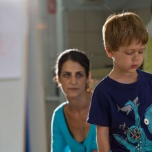 L'Institutrice: Avi Shnaidman con la maestra Sarit Larry in una scena del film