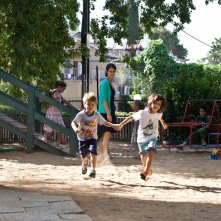 L'Institutrice: il piccolo Avi Shnaidman con la maestra Sarit Larry in una scena del film