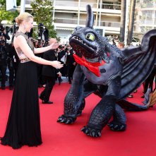 Cannes 2014, Cate Blanchett sul red carpet di Dragon Trainer 2 con un accompagnatore speciale