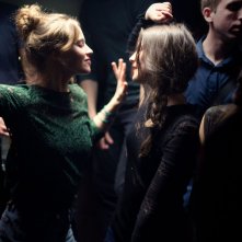 Breathe: Lou de Laâge con Joséphine Japy in una scena