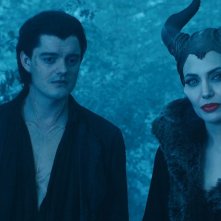 Maleficent: Angelina Jolie con Sam Riley in una scena del film