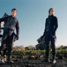 Edge of Tomorrow - Senza domani: Tom Cruise ed Emily Blunt in una scena del film fantascientifico