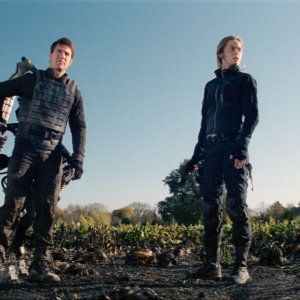 Edge of Tomorrow - Senza domani: Tom Cruise ed Emily Blunt in una scena del film fantascientifico