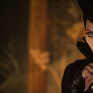 Maleficent: Angelina Jolie in un'intensa scena del film