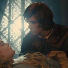 Maleficent: Elle Fanning in una scena con  Brenton Thwaites