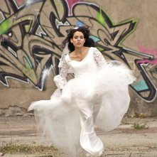 Géronimo: Nailia Harzoune in fuga dal matrimonio in una scena del film