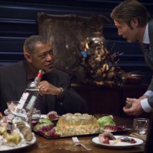Hannibal: Laurence Fishburne e Mads Mikklesen nell'episodio Tome-wan
