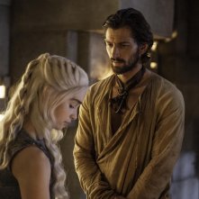 Il trono di spade: Michiel Huisman, Emilia Clarke nell'episodio Mockingbird