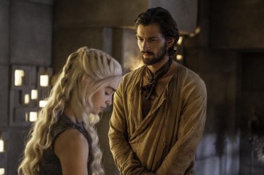 Il trono di spade: Michiel Huisman, Emilia Clarke nell'episodio Mockingbird