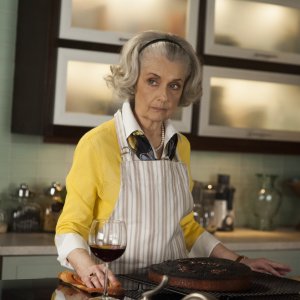 The Good Wife: Mary Beth Peil nell'episodio A Weird Year