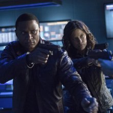 ARrow: Audrey Marie Anderson e David Ramsey nell'episodio Unthinkable