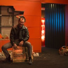 Dom Hemingway: Jude Law nei panni di uno scassinatore appena uscito di galera in una scena del film