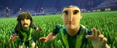 Goool!: Capi e Loco in mezzo al campo in una scena del film