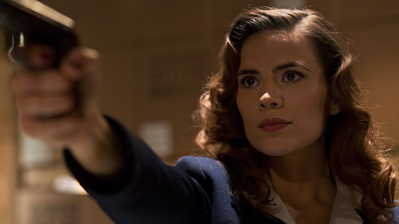 Primo piano di Hayley Atwell nel ruolo dell'agente Peggy Carter