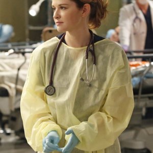 Grey's Anatomy: Sarah Drew nell'episodio Fear (of the Unknown)