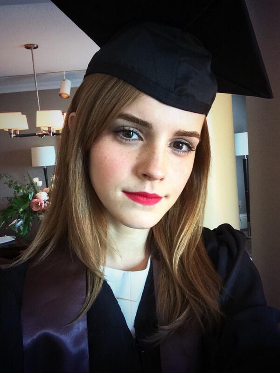 Emma Watson, la foto su Twitter per la sua laurea
