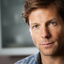 The Smoke: Jamie Bamber in una scena del primo episodio
