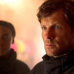 The Smoke: Jamie Bamber e Pippa Bennett-Warner nel quarto episodio della prima stagione