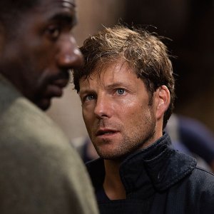 The Smoke: Jamie Bamber e Rhashan Stonenel quinto episodio della prima stagione