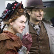 Penny Dreadful: Billie Piper e Josh Hartnett in una scena dell'episodio Séance
