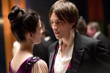 Penny Dreadful: Eva Green e Reeve Carney nell'episodio Séance