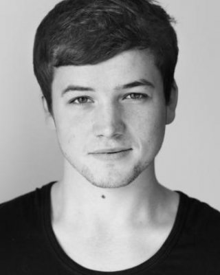 Una foto promozionale di Taron Egerton