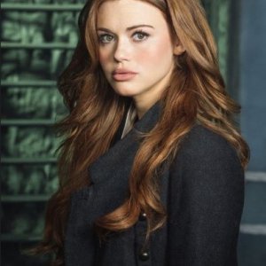 Teen Wolf: Holland Roden in un'immagine promozionale per la quarta stagione