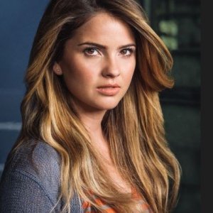 Teen Wolf: Shelley Hennig in un'immagine promozionale per la quarta stagione
