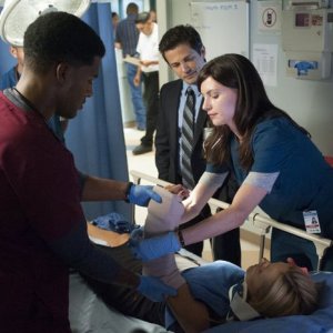 The Night Shift: Freddy Rodriguez e Jeannane Goosen nell'episodio Second Chances