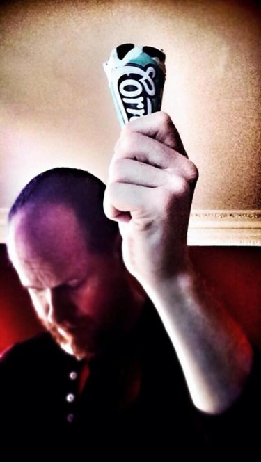 Joss Whedon alza un Cornetto a sostegno del collega Edgar Wright (2014)
