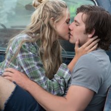 Un amore senza fine: Alex Pettyfer e Gabriella Wilde in una romantica scena del film